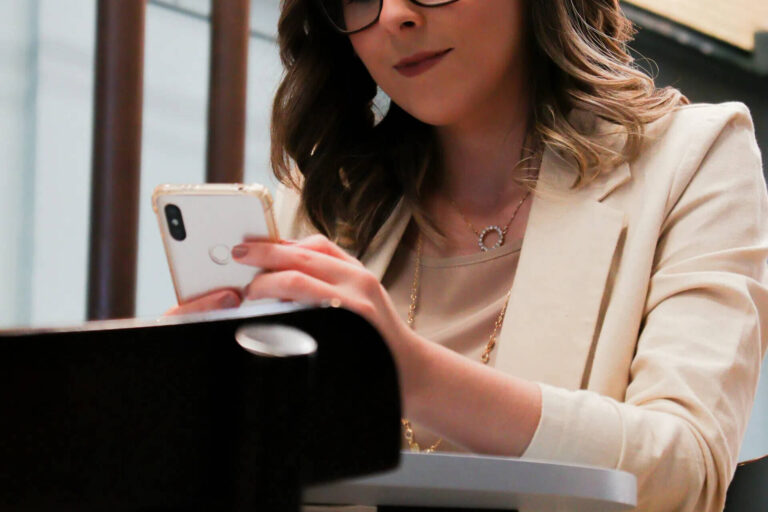 how to attract a guy through text