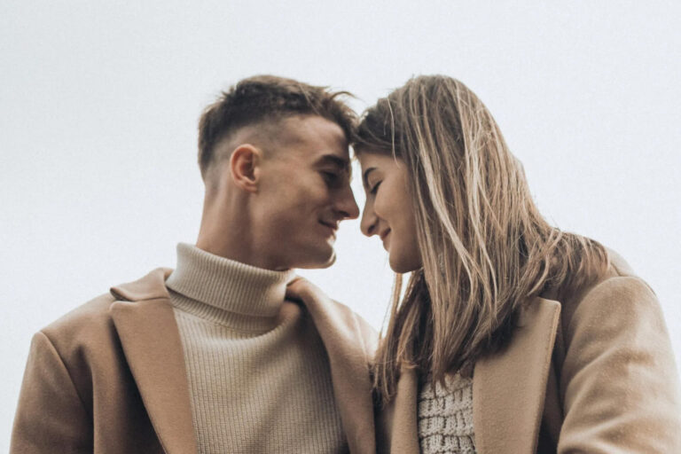 signs of emotional unavailability in men