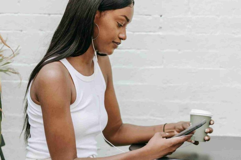 Dating Over 30: How to Navigate Online Dating With Confidence