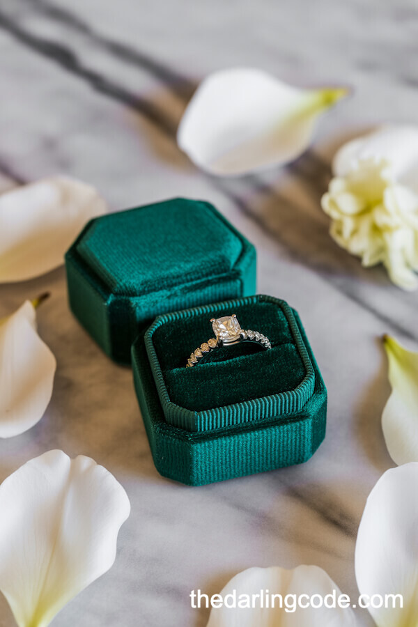 emerald green wedding theme ideas