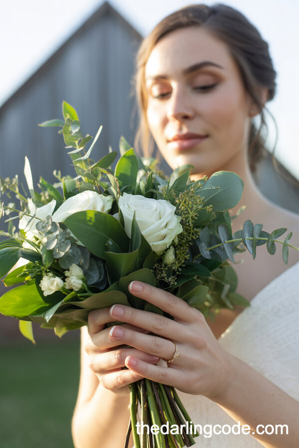 elegant emerald green wedding theme ideas